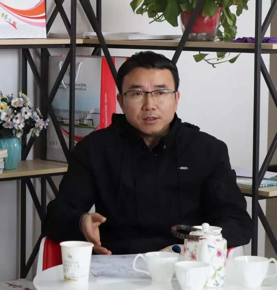 辅导员张小平